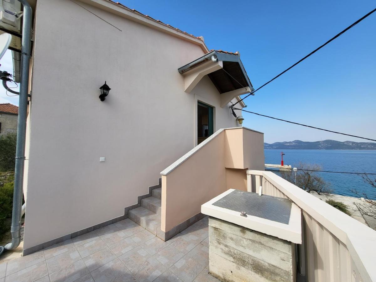 Holiday Home Duje Mali Iz Exterior photo